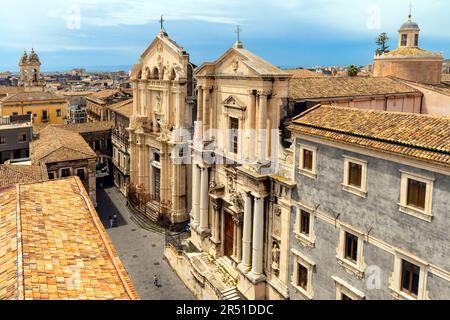 Kirchen San Francesco Borgia und San Benedetto über die Via Crociferi, Catania, Italien. Stockfoto