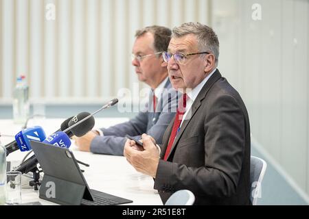 Brüssel, Belgien. 31. Mai 2023. Steven Vanackere, Direktor der Nationalbank (BNB-NBB) und stellvertretender Vorsitzender des Supreme Employment Council, stellte auf einer Pressekonferenz der belgischen Nationalbank BNB/NBB den jährlichen Finanzstabilitätsbericht am Mittwoch, den 31. Mai 2023 in Brüssel vor. BELGA FOTO JAMES ARTHUR GEKIERE Kredit: Belga News Agency/Alamy Live News Stockfoto