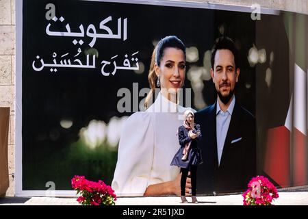 Amman, Jordanien. 31. Mai 2023. Riesige Poster und Dekorationen, die in den Straßen von Amman und auf Gebäuden zu Ehren der bevorstehenden königlichen Hochzeit von Jordaniens Kronprinz Hussein bin Abdullah und seiner Verlobten Rajwa al Saif am 31. Mai 2023 in Amman, Jordanien, zu sehen sind. Foto: Ammar Abd Rabbo/ABACAPRESS.COM Kredit: Abaca Press/Alamy Live News Stockfoto