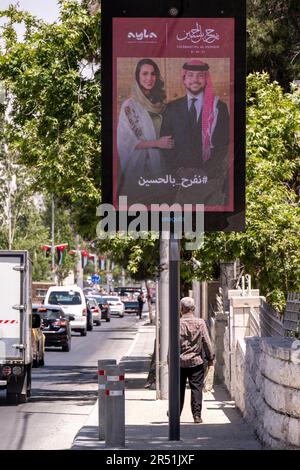 Amman, Jordanien. 31. Mai 2023. Riesige Poster und Dekorationen, die in den Straßen von Amman und auf Gebäuden zu Ehren der bevorstehenden königlichen Hochzeit von Jordaniens Kronprinz Hussein bin Abdullah und seiner Verlobten Rajwa al Saif am 31. Mai 2023 in Amman, Jordanien, zu sehen sind. Foto: Ammar Abd Rabbo/ABACAPRESS.COM Kredit: Abaca Press/Alamy Live News Stockfoto