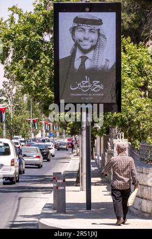 Amman, Jordanien. 31. Mai 2023. Riesige Poster und Dekorationen, die in den Straßen von Amman und auf Gebäuden zu Ehren der bevorstehenden königlichen Hochzeit von Jordaniens Kronprinz Hussein bin Abdullah und seiner Verlobten Rajwa al Saif am 31. Mai 2023 in Amman, Jordanien, zu sehen sind. Foto: Ammar Abd Rabbo/ABACAPRESS.COM Kredit: Abaca Press/Alamy Live News Stockfoto