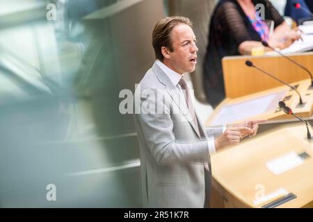 Brüssel, Belgien. 31. Mai 2023. Vlaams Belangs Sam Van Rooy Gesten während einer Plenarsitzung des flämischen Parlaments am Mittwoch, den 31. Mai 2023 in Brüssel. BELGA FOTO JONAS ROOSENS Kredit: Belga News Agency/Alamy Live News Stockfoto