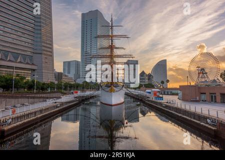 Yokohama, japanisches Stadtbild und Hafen bei Tagesanbruch. Stockfoto
