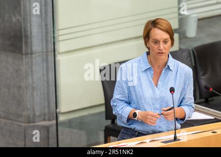 Brüssel, Belgien. 31. Mai 2023. Groens Elisabeth Meuleman findet am Mittwoch, den 31. Mai 2023, auf einer Plenartagung des flämischen Parlaments in Brüssel statt. BELGA FOTO JONAS ROOSENS Kredit: Belga News Agency/Alamy Live News Stockfoto