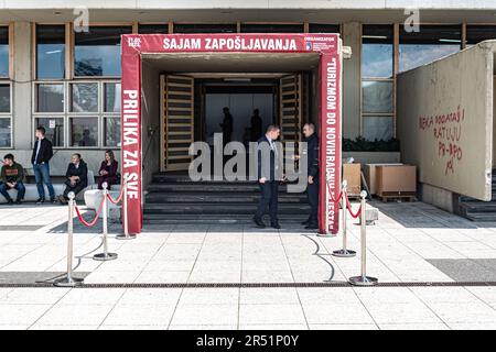 Heute findet die von SZKS organisierte Jobmesse im Jugendzentrum von Sarajevo statt Stockfoto