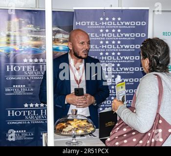 Heute findet die von SZKS organisierte Jobmesse im Jugendzentrum von Sarajevo statt Stockfoto