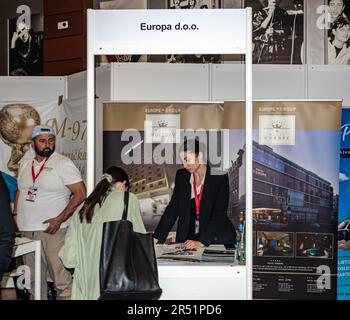 Heute findet die von SZKS organisierte Jobmesse im Jugendzentrum von Sarajevo statt Stockfoto