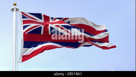 Die Flagge Hawaiis, die an klaren Tagen im Wind winkt. Acht horizontale Streifen weiß, rot, blau, Union Jack im Kanton. Rendern der 3D-Darstellung. Selecti Stockfoto