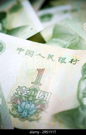 Nahaufnahme einer Gruppe von 1 Yuan-Banknoten mit dem Porträt von Mao Tse-Tung Stockfoto