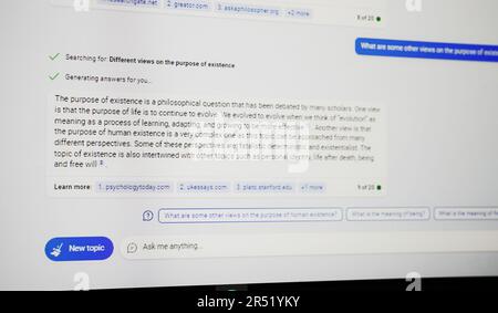 New York, USA - 31.05.2023: Stellen Sie jede Frage und erhalten Sie eine Antwort von Bing AI. Editorial use. Stockfoto