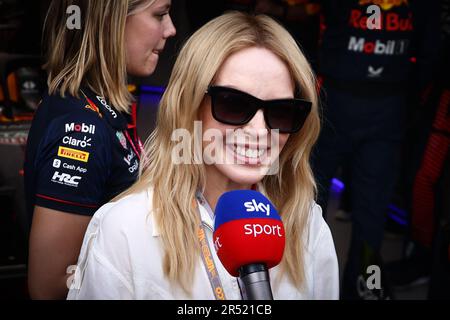 Kylie Minogue ist in der Red Bull Racing Garage während des Grand Prix F1 von Monaco am Circuit de Monaco am 27. Mai 2023 in Monte-Carlo, Monaco, zu sehen. Stockfoto