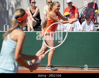 Paris, Frankreich. 31. Mai 2023. Belgische Maryna Zanevska und belgischer Kimberley Zimmermann, die während eines Tennisspiels zwischen dem belgischen Paar Zanevska-Zimmermann und dem französischen Paar Andrianjafitrimo-Ferro in der ersten Runde der Frauendoppelspiele beim Tennisturnier Roland Garros French Open in Paris, Frankreich, am Mittwoch, den 31. Mai 2023, fotografiert wurden. BELGA FOTO BENOIT DOPPAGNE Kredit: Belga News Agency/Alamy Live News Stockfoto