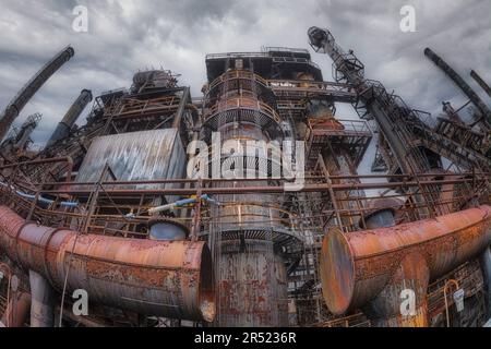 Bethlehem PA Steel Stacks – Details der indstrial verrosteten Maschinen im historischen Steel Stacks. Seine Wurzeln gehen auf eine Eisenfabrik zurück Stockfoto