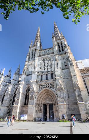 Bordeaux mit der berühmten Kathedrale Saint-André in Frankreich Stockfoto