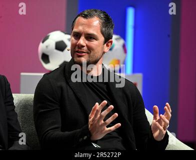 Düsseldorf, Deutschland. 31. Mai 2023. Marcel Schäfer, Sportdirektor der Bundesliga-Fußballmannschaft VfL Wolfsburg, spricht während der SpoBis-Konferenz. Das SpoBis ist Europas größte Sportveranstaltung. Kredit: Roberto Pfeil/dpa/Alamy Live News Stockfoto