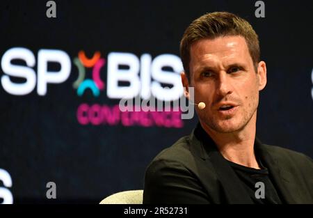 Düsseldorf, Deutschland. 31. Mai 2023. Sebastian Kehl, Sportdirektor der Bundesliga-Fußballmannschaft Borussia Dortmund, spricht während der SpoBis-Konferenz. SpoBiS ist Europas größte Sportveranstaltung. Kredit: Roberto Pfeil/dpa/Alamy Live News Stockfoto