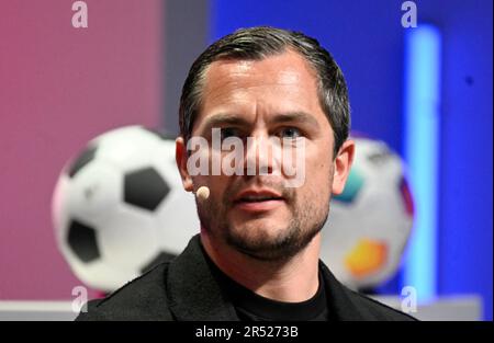 Düsseldorf, Deutschland. 31. Mai 2023. Marcel Schäfer, Sportdirektor der Bundesliga-Fußballmannschaft VfL Wolfsburg, spricht während der SpoBis-Konferenz. Das SpoBis ist Europas größte Sportveranstaltung. Kredit: Roberto Pfeil/dpa/Alamy Live News Stockfoto