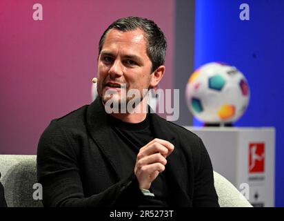 Düsseldorf, Deutschland. 31. Mai 2023. Marcel Schäfer, Sportdirektor der Bundesliga-Fußballmannschaft VfL Wolfsburg, spricht während der SpoBis-Konferenz. Das SpoBis ist Europas größte Sportveranstaltung. Kredit: Roberto Pfeil/dpa/Alamy Live News Stockfoto