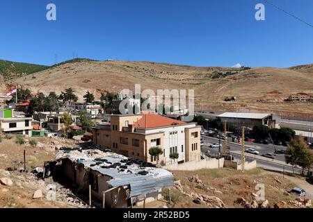 Ein Foto von der Grenzübergangsstelle Masnaa mit Syrien, Beqaa Valley, Libanon, Mai 30 2023. In den letzten 12 Jahren haben auf der Flucht vor dem Krieg etwa 2 Millionen syrische Flüchtlinge die Grenzen überschritten, um in den Libanon zu gelangen. In letzter Zeit setzt die libanesische Regierung einen Plan um, um Syrer zurück in ihre Heimat zu drängen: Internationalen Quellen zufolge haben die libanesischen Behörden seit April 2023 Häuser syrischer Flüchtlinge überfallen und einige von ihnen über die Grenzübergangsstellen Wadi Khaled und Masnaa nach Syrien abgeschoben. (Foto: Elisa Gestri/SIPA USA) Stockfoto