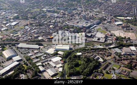 Luftaufnahme des Stadtzentrums von Blackburn aus dem Südosten mit Blick auf den Bahnhof in Richtung Einkaufszentrum Blackburn Stockfoto