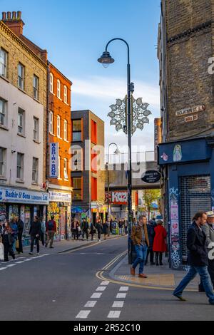 Leute auf der Brick Lane East London Stockfoto