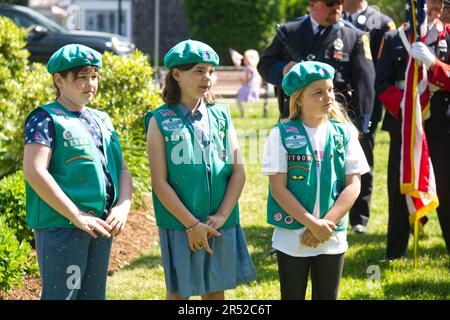 Gedenkfeiertag. Dennis, Massachusetts, (Cape Cod), USA. Girl Count ist bereit, an der Veranstaltung teilzunehmen. Stockfoto