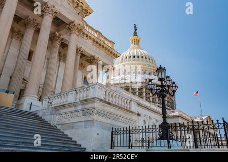 Auf den Stufen des US Capitol Building, Washington, DC, USA Stockfoto