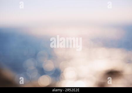 Fotounschärfe Bokeh Sonnenuntergang blaues Meer Stockfoto