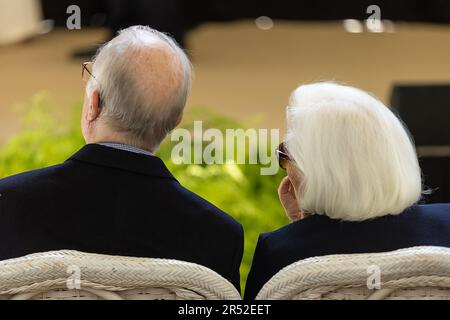 Brüssel, Belgien. 31. Mai 2023. König Albert II. Von Belgien und Königin Paola von Belgien, abgebildet bei der Verleihung des Königin-Paola-Preises für Bildung 2022-2023, auf der Königlichen Burg in Laken/Laeken, Brüssel, Mittwoch, den 31. Mai 2023. Der Preis wird an Lehrer und Schulteams aller Netze in den 3 Gemeinden verliehen, die in Kindergärten und Grundschulen tätig sind. BELGA FOTO JAMES ARTHUR GEKIERE Kredit: Belga News Agency/Alamy Live News Stockfoto