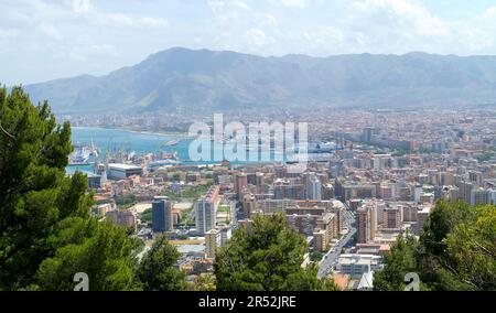 Blick auf Palermo vom Monte Pellegrino Stockfoto