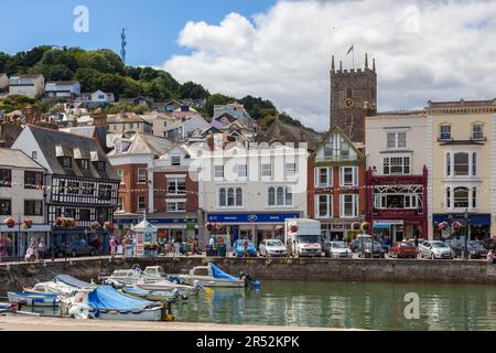 DARTMOUTH, DEVON/UK - JULI 29 : Blick auf das Stadtzentrum von Dartmouth Devon am 29. Juli 2012. Nicht identifizierte Personen Stockfoto