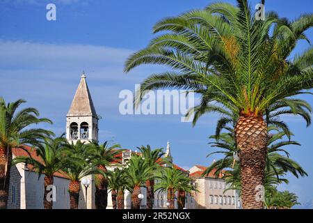 Die Stadt Trogir in Dalmatien, Kroatien an der Adriaküste Stockfoto