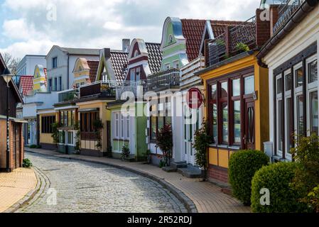 Historische Häuser in der Alexandrinenstraße, Altstadt von Warnemünde, Bezirk Rostock, Ostsee, Mecklenburg-Vorpommern, Deutschland Stockfoto