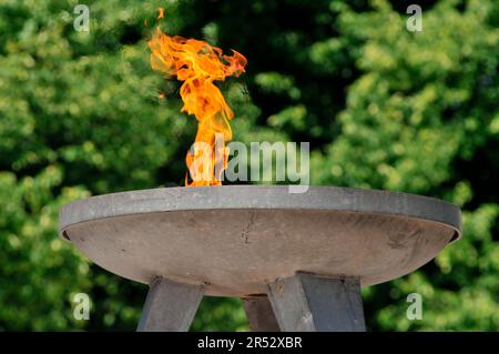 Ewige Flamme, Opfer des Flight and Expulsion Memorial, Theodor-Heuss-Platz, Charlottenburg, Berlin, Deutschland, Vertreibungsdenkmal, Flugdenkmal Stockfoto