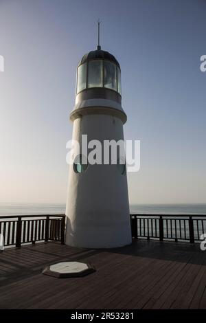 Dongbaekseom Leuchtturm, Haeundae Beach, Busan, Südkorea, Stadt am Meer, Morgenlicht, Sonnenaufgang, Wahrzeichen, Wanderweg am Wasser Stockfoto