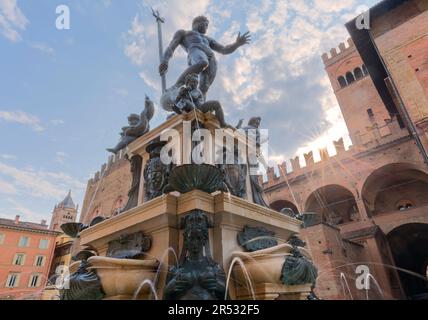 Italien- Emilia-Romagna- Bologna- Neptun-Brunnen auf der Piazza del Nettuno Stockfoto