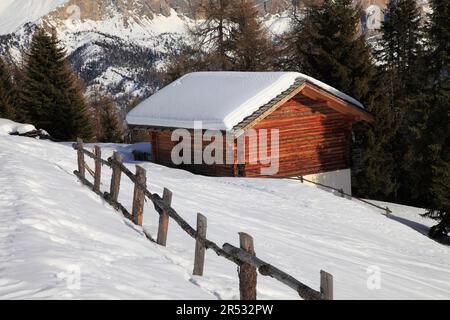 Holzhütte, Fanes-Sennes-Braies Naturpark, Val Badia, Alta Badia, Dolomiten, Südtirol, Italien Stockfoto