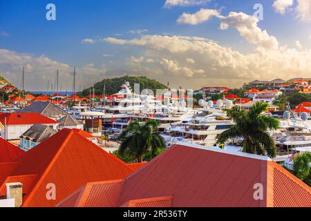 Gustavia, St. Barts Stadt-Skyline am Hafen. Stockfoto