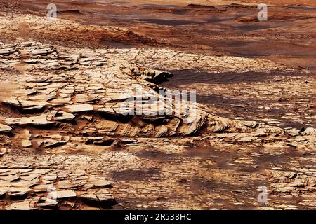 Oberfläche des Planeten Mars. Elemente dieses Bildes, die der NASA entsprechen. Hochwertiges Foto Stockfoto