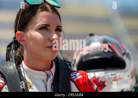 Kansas City, KC, USA. 6. Mai 2023. Der Fahrer der NASCAR Craftsman Truck Series, Amber Balcaen, bereitet sich auf das Rennen für den Dawn 150 in Kansas City, KC, USA, vor. (Kreditbild: © Walter G. Arce Sr./ZUMA Press Wire) NUR REDAKTIONELLE VERWENDUNG! Nicht für den kommerziellen GEBRAUCH! Stockfoto