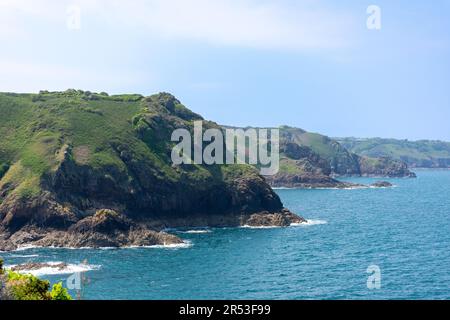 Felsenküste am Devil's Hole, St Mary Parish, Jersey, Kanalinseln Stockfoto