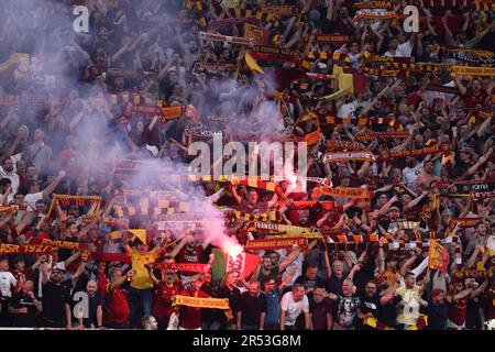 Budapest, Ungarn. 31. Mai 2023. Die Anhänger der AS Roma werden während des Finalspiels der UEFA Europa League vor dem FC Sevilla und als Roma in der Puskas Arena am 31 2023. Mai in Budapest, Ungarn, gesehen. Kredit: Marco Canoniero/Alamy Live News Stockfoto