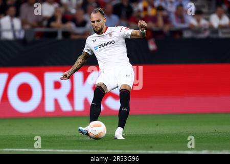 Budapest, Ungarn. 31. Mai 2023. Nemanja Gudelj vom FC Sevilla kontrolliert den Ball während des Finalspiels der UEFA Europa League vor dem FC Sevilla und als Roma in der Puskas Arena am 31 2023. Mai in Budapest, Ungarn . Kredit: Marco Canoniero/Alamy Live News Stockfoto