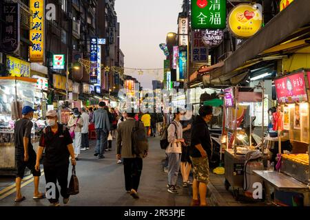 Lebhaftes Leben auf dem Nachtmarkt in der Guangzhou Street im Wanhua District (Taipei/Taiwan) Stockfoto