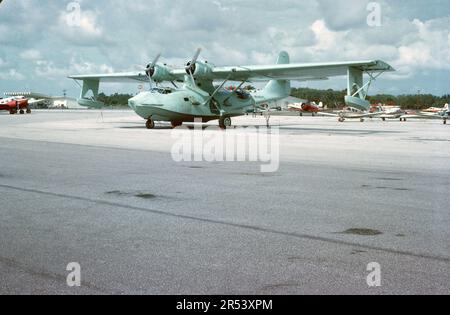 Miami, Florida, USA- Dezember 1965: PBY-6A Catalina. N6457C wurde 1945 gebaut, Feuerwehrmann 1950er, Tourflugzeug 60s, Absturz 1979. Stockfoto