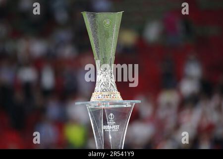 Budapest, . 01. Juni 2023. Budapest, Ungarn: 31.05.2023: Cup des Finalspiels der UEFA Europa League 2023 zwischen dem FC Sevilla und AS Roma in der Puskas Arena in Budapest in Ungarn Kredit: Independent Photo Agency/Alamy Live News Stockfoto