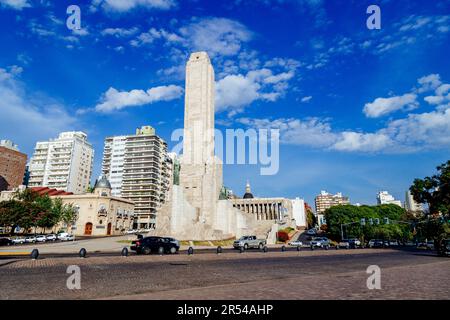 ROSARIO, ARGENTINIEN - 12. MÄRZ 2021: National Flag Monument in Rosario, Argentinien. Monumento a la Bandera. Gedenkstätte. Stockfoto