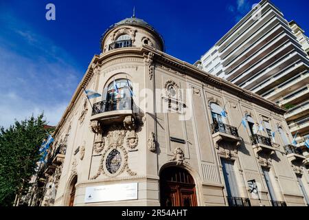 ROSARIO, ARGENTINIEN - 12. MÄRZ 2021: Gemeinderat von Rosario City. Das Hotel befindet sich im Palacio Vasallo Gebäude neben dem National Flag Memorial. Stockfoto