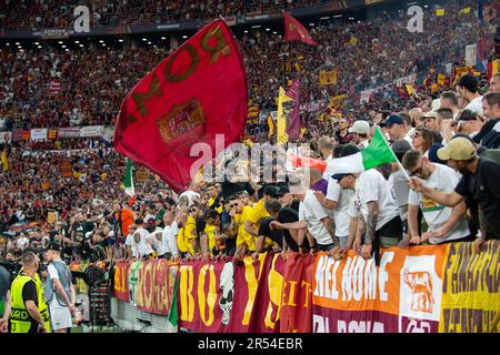 Budapest, Ungarn. 01. Juni 2023. Roma-Fans während des UEFA Europa League-Finales 2023 zwischen dem FC Sevilla und AS Roma in der Puskas Arena in Budapest, Ungarn, am 31. Mai 2023 (Foto: Andrew SURMA/Credit: SIPA USA/Alamy Live News Stockfoto