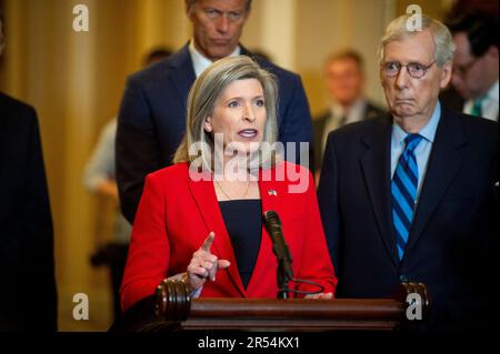 Washington, Usa. 31. Mai 2023. US-Senator Joni Ernst (Republikaner von Iowa) hält während der Pressekonferenz zum politischen Mittagessen des Senats der Republikaner am Mittwoch, den 31. Mai im US-Kapitol in Washington, DC, USA, eine Rede. 2023. Foto: Rod Lamkey/CNP/ABACAPRESS.COM Kredit: Abaca Press/Alamy Live News Stockfoto